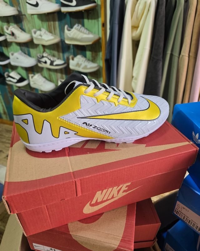 Botines Nike Air Blanca y Dorada
