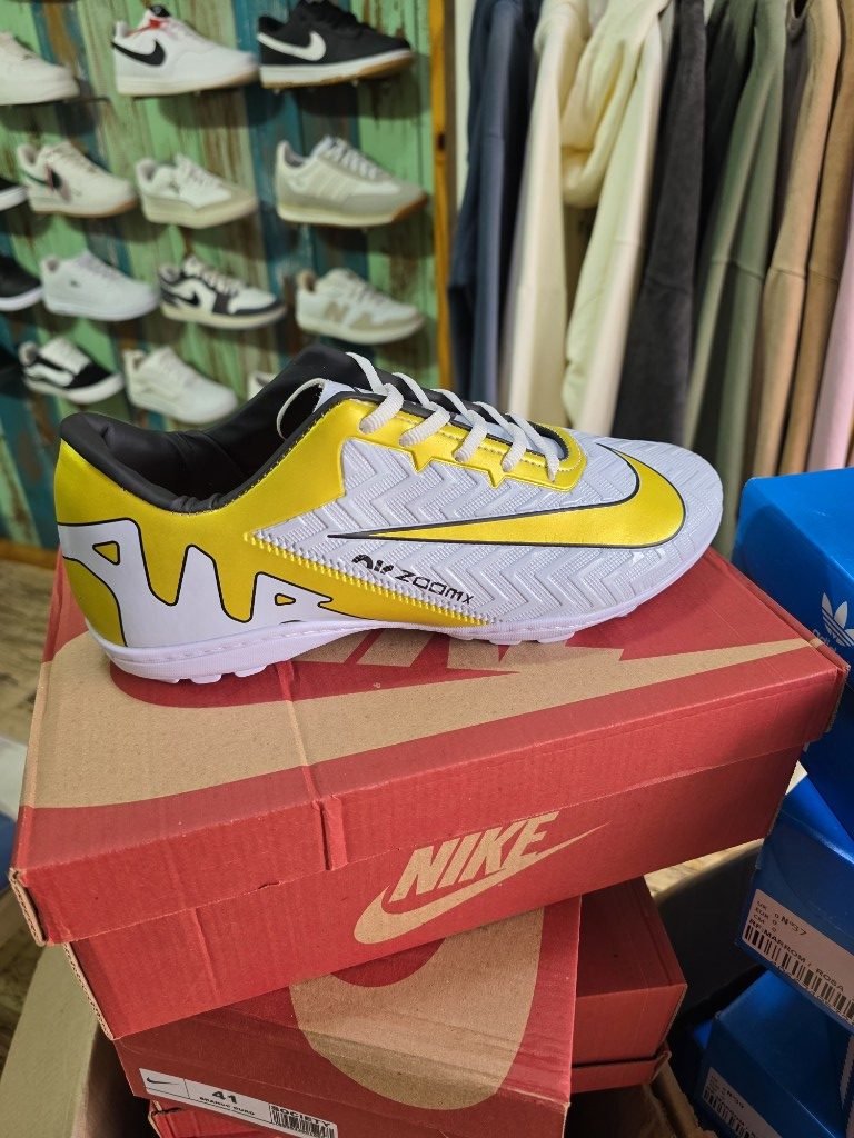 Botines Nike Air Blanca y Dorada, foto 1