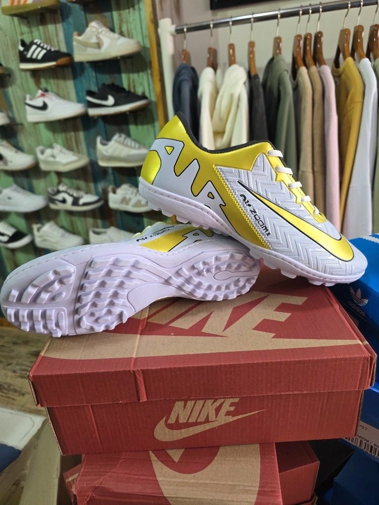 Botines Nike Air Blanca y Dorada, foto 2