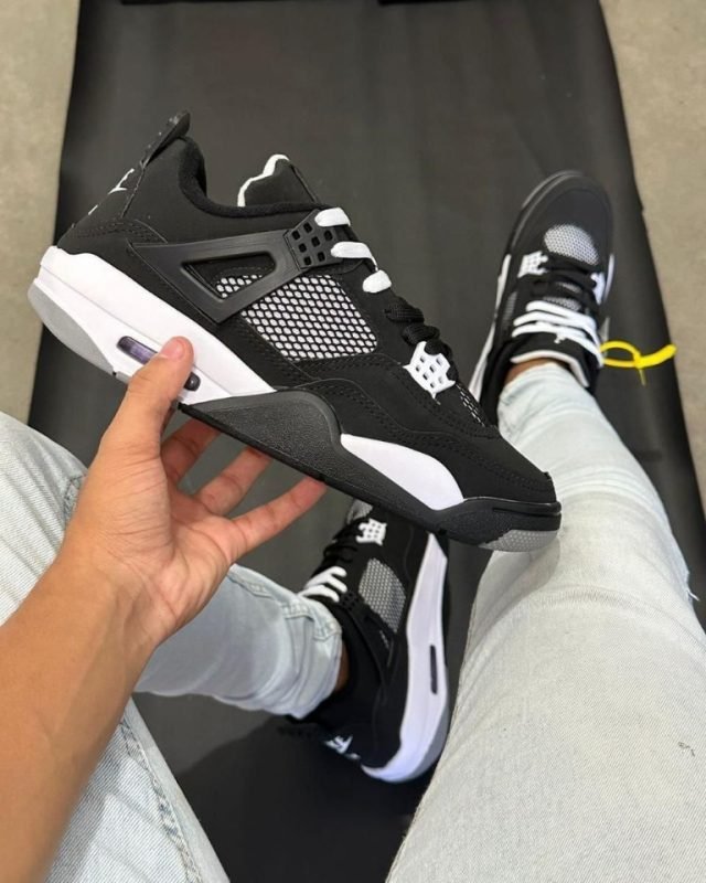 Jordan Retro 4 Black