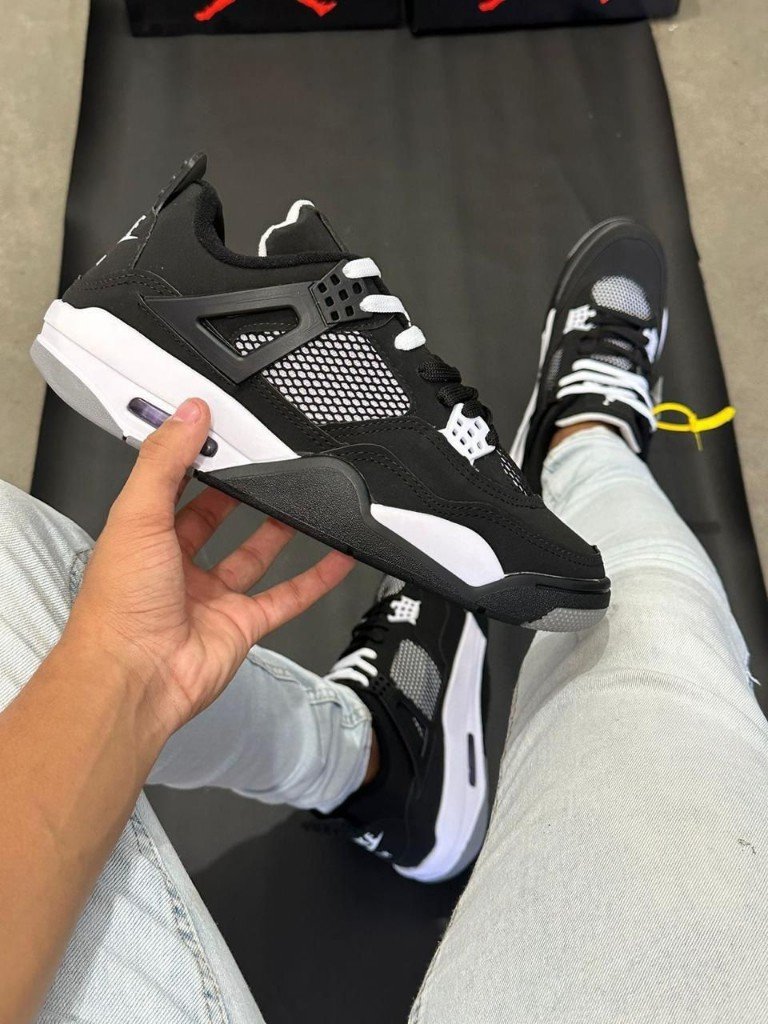 Jordan Retro 4 Black, foto 1
