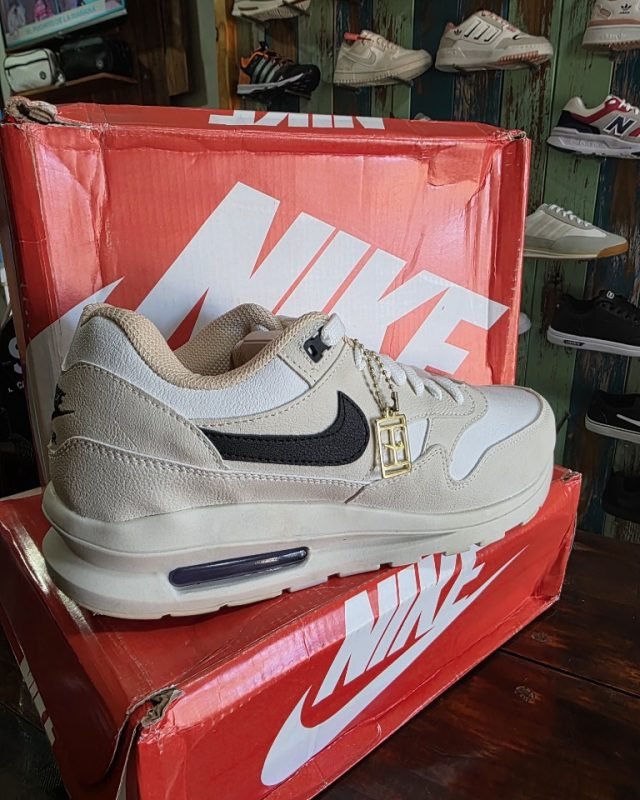 Nike Air Max Beige