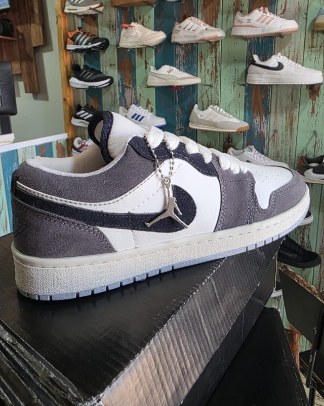 Nike Jordan Gris/Negro Gamuza
