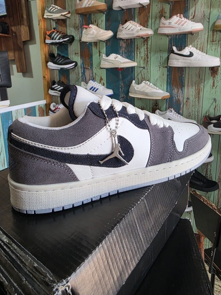 Nike Jordan Gris/Negro Gamuza, foto 1