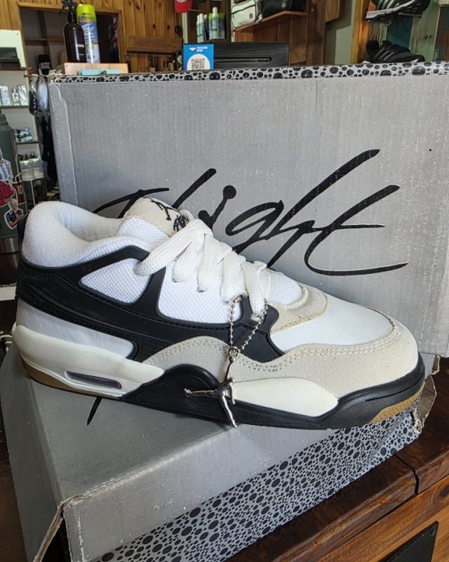 Nike Jordan R4