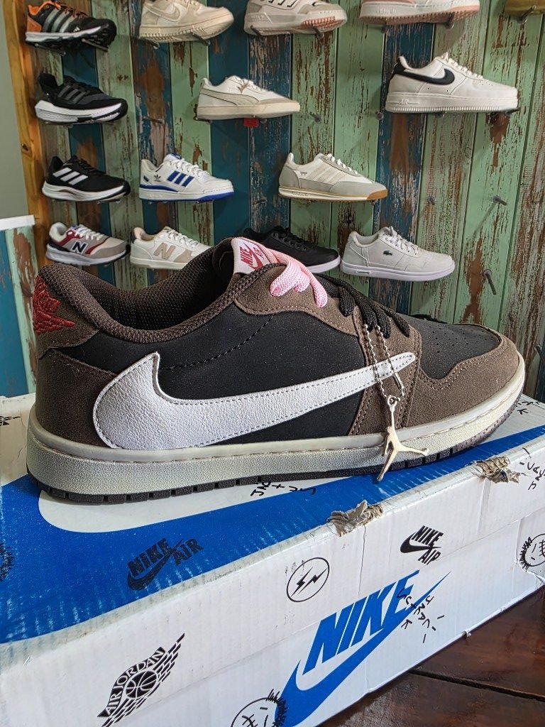 Nike Jordan Travis Scott Marrón, foto 1